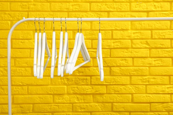 Wardrobe Rack Many Hangers Yellow Brick Wall — Zdjęcie stockowe