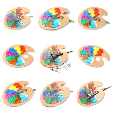 Beyaz arka planda boya ve fırçalı paletler, kolaj