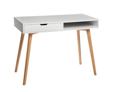 Beyaz üzerinde izole edilmiş boş ahşap masa