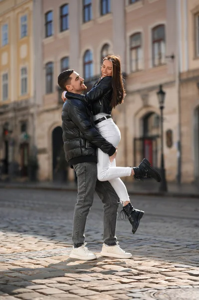 Lovely Young Couple Having Fun Together City Street Romantic Date — Stockfoto