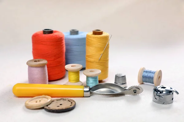 Color Threads Tracing Wheel Other Sewing Accessories White Table — Foto de Stock