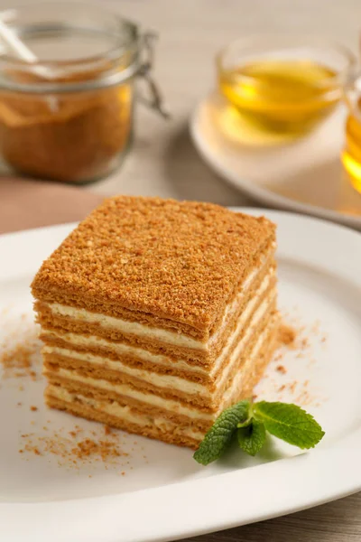 Slice Delicious Layered Honey Cake Mint Plate Closeup — Foto de Stock