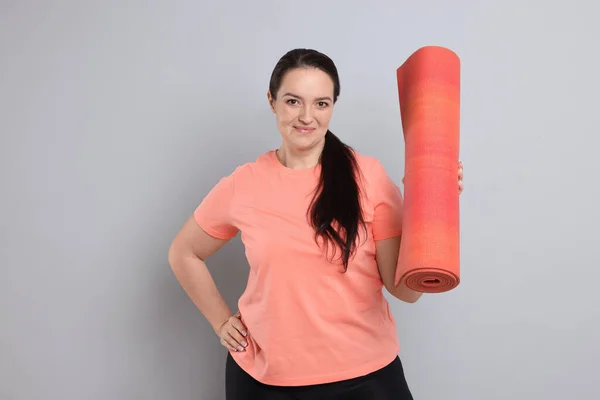 Happy Overweight Woman Yoga Mat Grey Background — стоковое фото