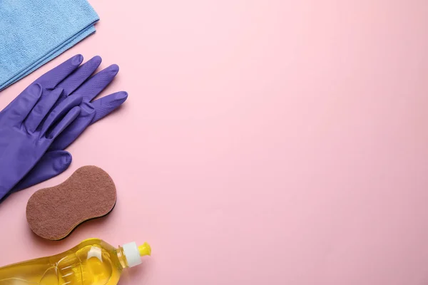 Flat Lay Composition Sponge Other Cleaning Supplies Pink Background Space — Foto de Stock