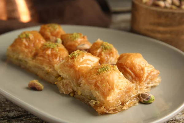 Delicioso Baklava Con Pistachos Mesa Primer Plano — Foto de Stock