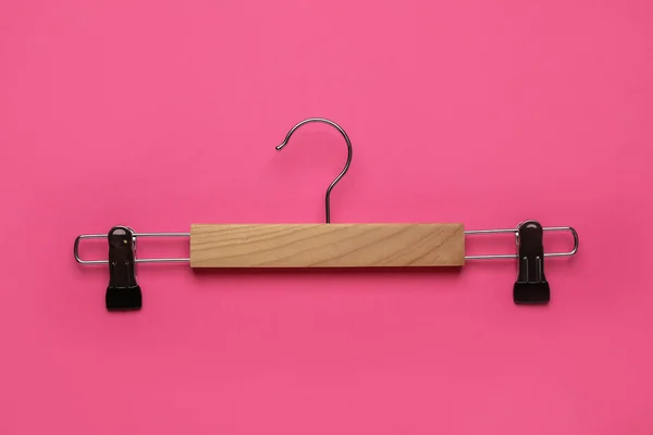 Empty Wooden Hanger Clips Pink Background Top View — Stock Fotó