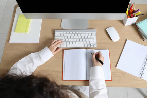 African American Woman Studying Table Indoors View Distance Learning — Stock fotografie