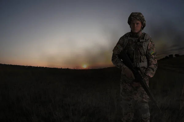Ukrainian Soldier Machine Gun Battlefield Sunset — стокове фото
