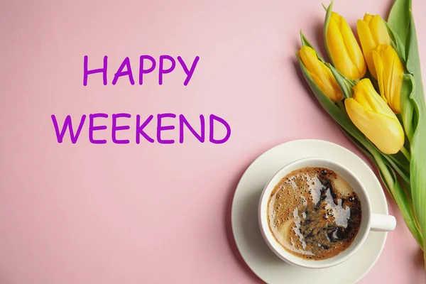 Happy Weekend Aromatic Coffee Beautiful Tulips Pink Background Flat Lay — Stockfoto