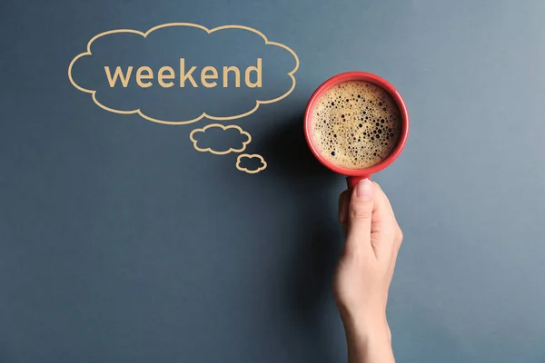 Buon Fine Settimana Giovane Donna Con Tazza Delizioso Caffè Caldo — Foto Stock