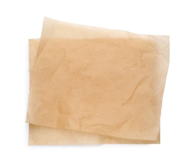 Beyaz arka planda kahverengi yaprak kağıtları, üst görünüm