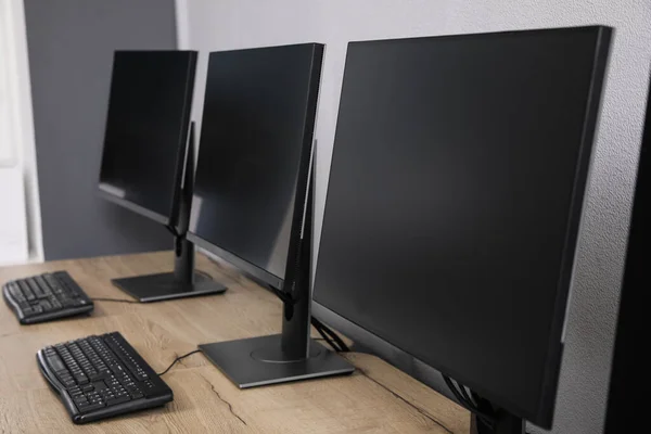 Open Office Interior Modern Workplaces Computers Light Grey Wall — Stock Photo, Image