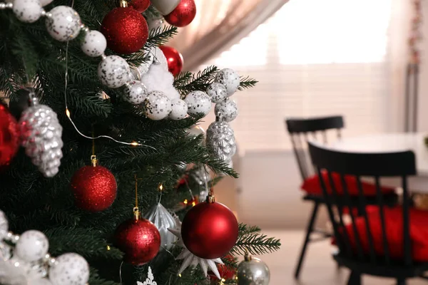 Schöner Weihnachtsbaum Zimmer Nahaufnahme Raum Für Text — Stockfoto