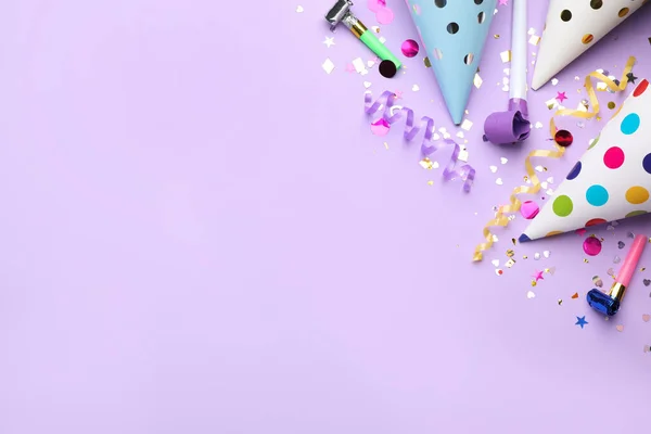 Composição Leigos Plana Bonita Com Itens Festivos Fundo Violeta Espaço — Fotografia de Stock