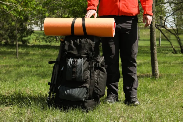 Hiker Backpack Ready Journey Park Closeup — Fotografia de Stock