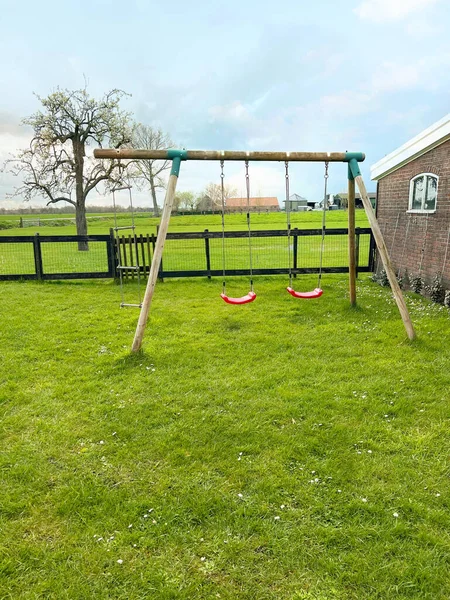 Outdoor Swings Building Spring Day — Stockfoto