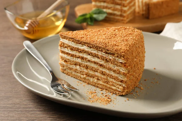 Slice Delicious Layered Honey Cake Served Wooden Table Closeup — стоковое фото