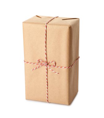 Kraft kağıdına sarılı bir hediye kutusu ve beyaz yay.