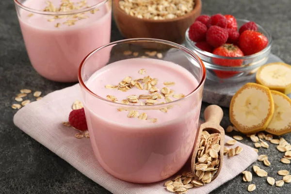 Glass Tasty Berry Smoothie Oatmeal Grey Table - Stock-foto