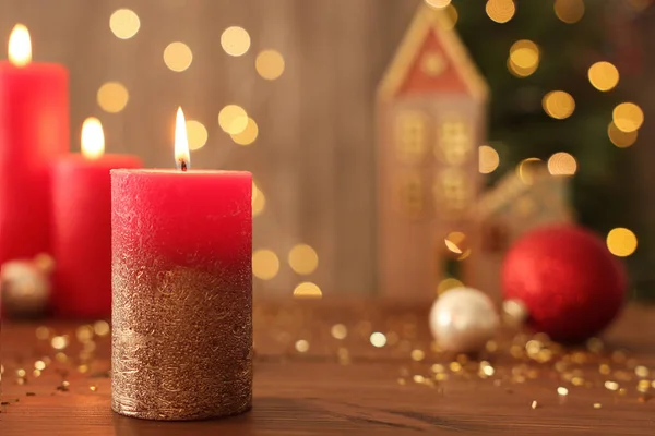 Beautiful Burning Candles Christmas Decor Wooden Table Blurred Festive Lights — Fotografia de Stock