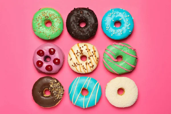 Different Delicious Glazed Doughnuts Pink Background Flat Lay — Stock Fotó