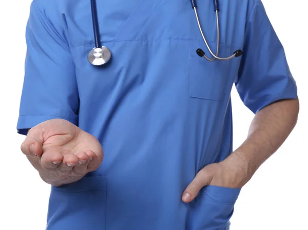 Doktorn Med Stetoskop Håller Något Vit Bakgrund Närbild Kardiologi Koncept — Stockfoto
