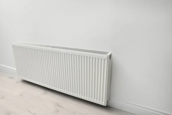 Radiador Moderno Pared Blanca Interiores Sistema Calefacción Central — Foto de Stock