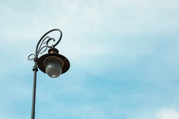 Old Fashioned Street Light Lamp Cloudy Sky — Stockfoto
