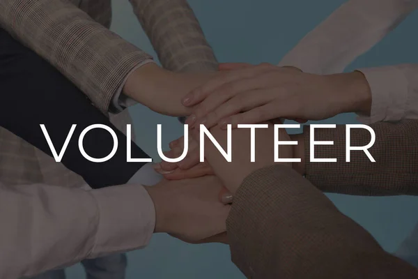 Група Волонтерів Збирає Руки Світлому Фоні Крупним Планом — стокове фото