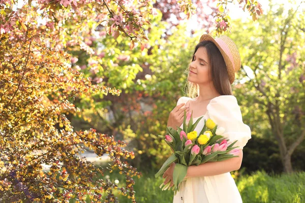 Beautiful Young Woman Bouquet Tulips Park Sunny Day — Stockfoto