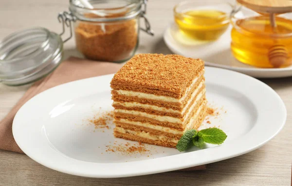 Slice Delicious Layered Honey Cake Mint Served Wooden Table — Foto de Stock