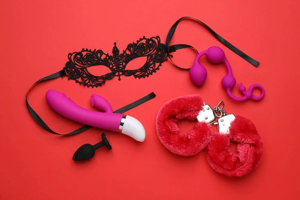 Brinquedos Sexuais Acessórios Fundo Vermelho Flat Lay — Fotografia de Stock