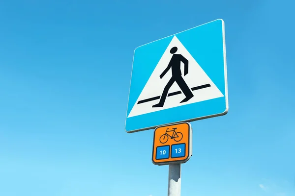 Közlekedési Jelzések Gyalogos Átkelés Kerékpárút Információk Város Utcáján Szöveges Hely — Stock Fotó