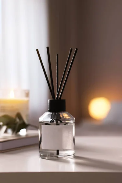 Reed Diffuser White Table Indoors Cozy Atmosphere — Fotografia de Stock