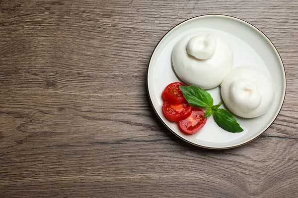 Delicious Burrata Cheese Basil Cut Tomato Wooden Table Top View — Zdjęcie stockowe
