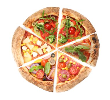 Beyaz arka planda farklı lezzetli pizzaların dilimleri, üst manzara