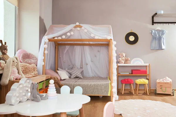 Quarto Criança Elegante Interior Com Cama Casa Confortável — Fotografia de Stock