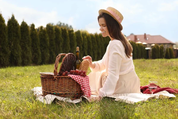 Happy Woman Having Picnic Green Park — Stock Fotó