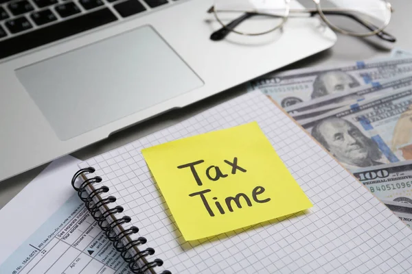 Reminder Note Words Tax Time Documents Money Laptop Grey Table — Stock Photo, Image