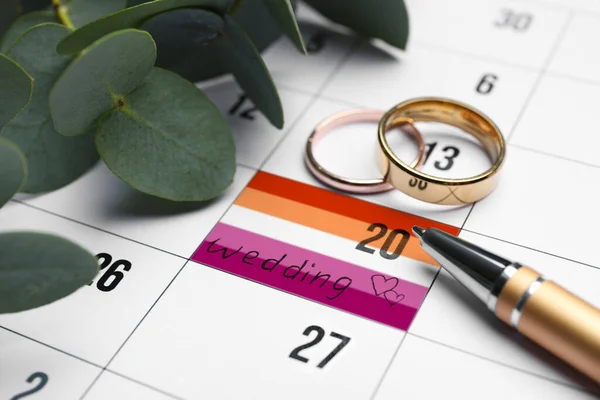 Kalender Mit Datumserinnerung Farbe Der Lesbischen Flagge Über Den Hochzeitstag — Stockfoto