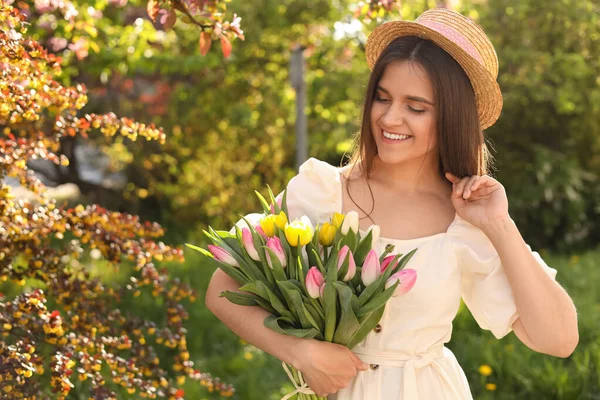 Beautiful Young Woman Bouquet Tulips Park Sunny Day — Zdjęcie stockowe