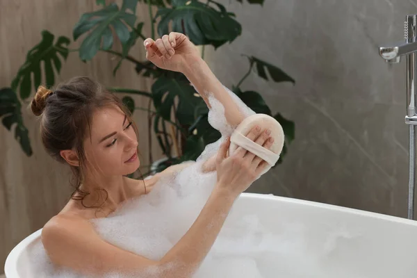 실내에서 목욕을 아름다운 — 스톡 사진