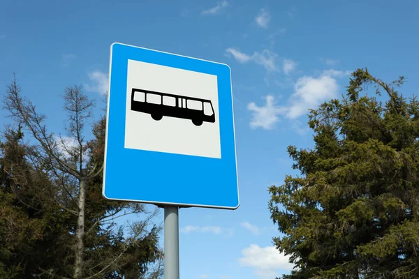 Sinal Trânsito Ônibus Pare Livre Dia Ensolarado Espaço Para Texto — Fotografia de Stock