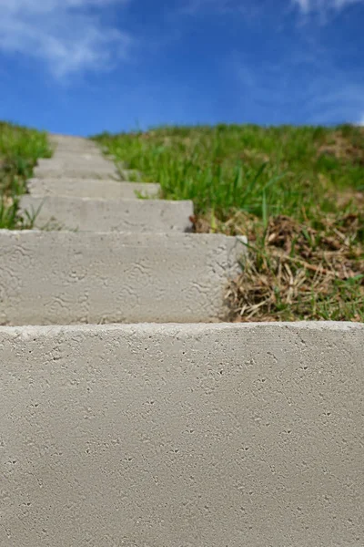 Außentreppe Aus Beton Auf Den Hügel Blick Den Niedrigen Winkel — Stockfoto