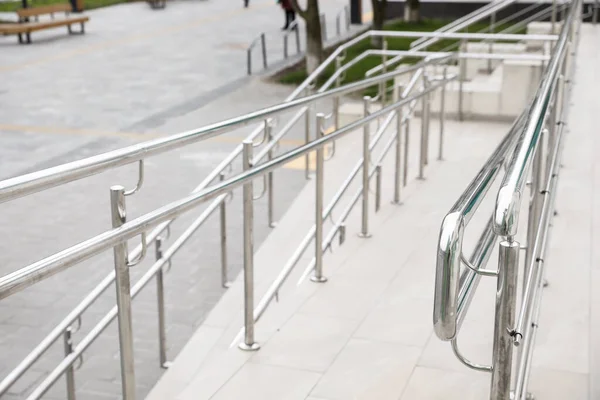 Tiled Ramp Shiny Metal Railings Outdoors — ストック写真