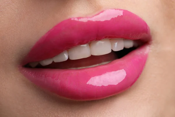Junge Frau Mit Perfektem Lippen Make Nahaufnahme — Stockfoto