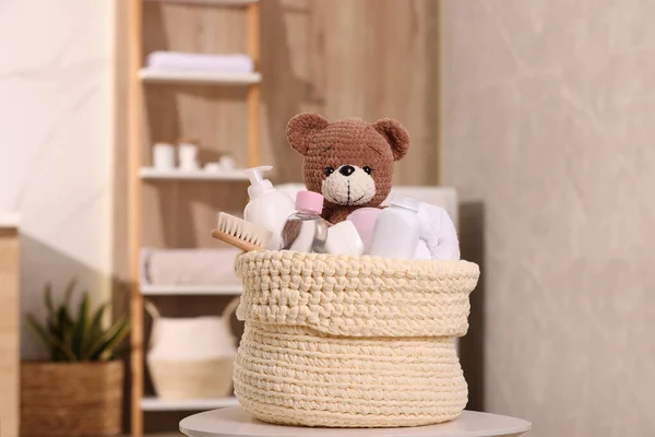 Knitted Basket Baby Cosmetic Products Bath Accessories Toy Bear White — Fotografia de Stock