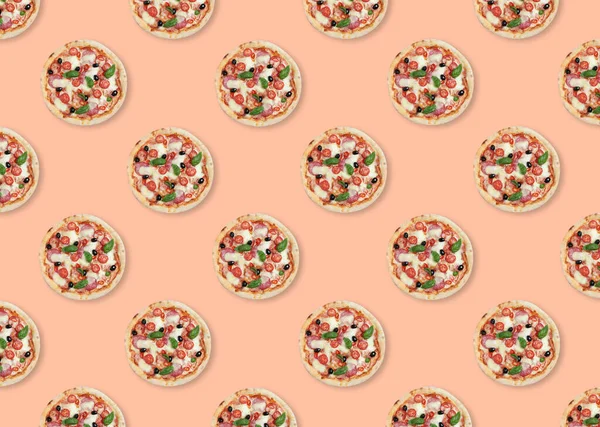 분홍색 배경에 맛있는 피자들은 있습니다 바다없는 — 스톡 사진