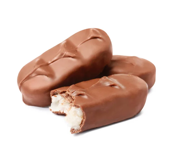 Melkesjokoladeplater Med Kokosnøttfyll Hvit Bakgrunn – stockfoto