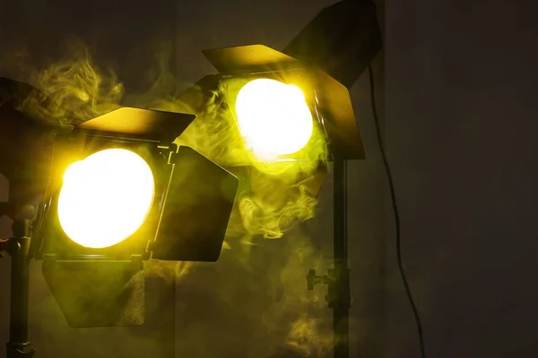 Bright Yellow Spotlights Wall Indoors Professional Stage Equipment — Fotografia de Stock